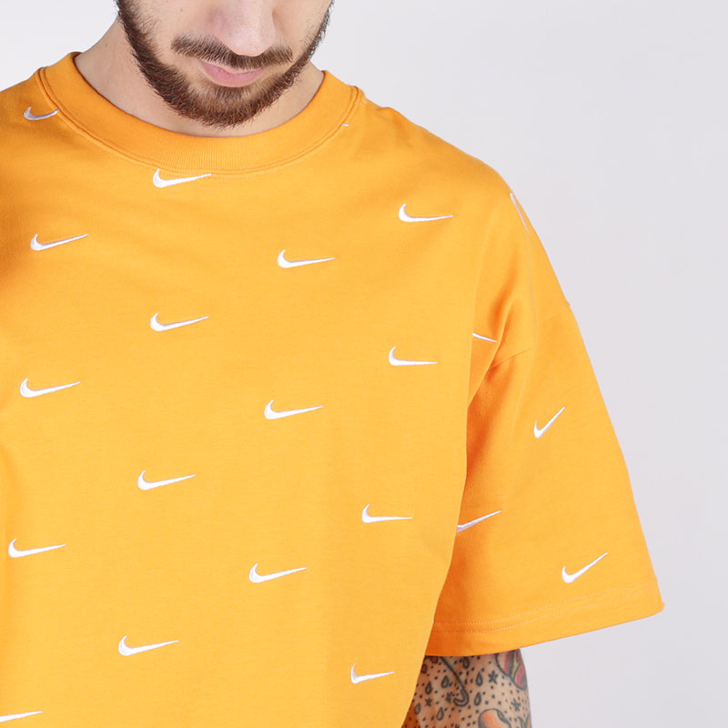 мужская оранжевая футболка Nike Swoosh Logo T-Shirt CK4094-886 - цена, описание, фото 2